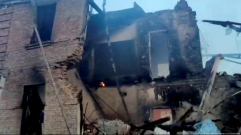 Al menos 60 personas podrían haber muerto en escuela bombardeada por Rusia en Ucrania