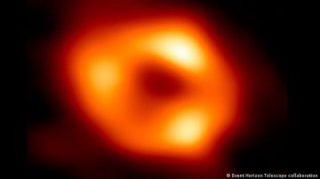 Astrónomos publican la primera imagen del agujero negro en el centro de la Vía Láctea