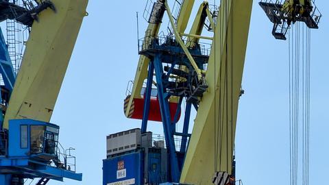 Sale de Mariúpol un primer barco mercante hacia Rusia