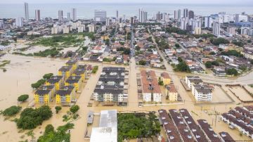 Sube a 84 la cifra de fallecidos por lluvias en Brasil