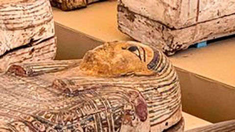 Hallazgo monumental: descubren 250 impresionantes sarcófagos con momias del Antiguo Egipto
