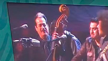 AMLO proyecta en mañanera ´Somos Más Americanos´ de ´Los Tigres del Norte’ dedicada a Greg Abbott