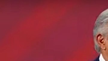 OMS entrega reconocimiento a AMLO por su lucha contra el tabaco