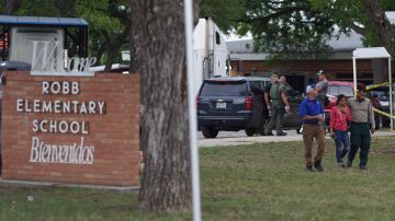 Agente de la Patrulla Fronteriza ingresó a la Escuela Primaria Robb durante el tiroteo para rescatar a su hija y a docenas de niños