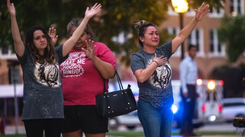 Al menos 17 de las 19 víctimas identificadas en masacre de escuela de Texas eran hispanas y todos dentro del mismo salón de clase