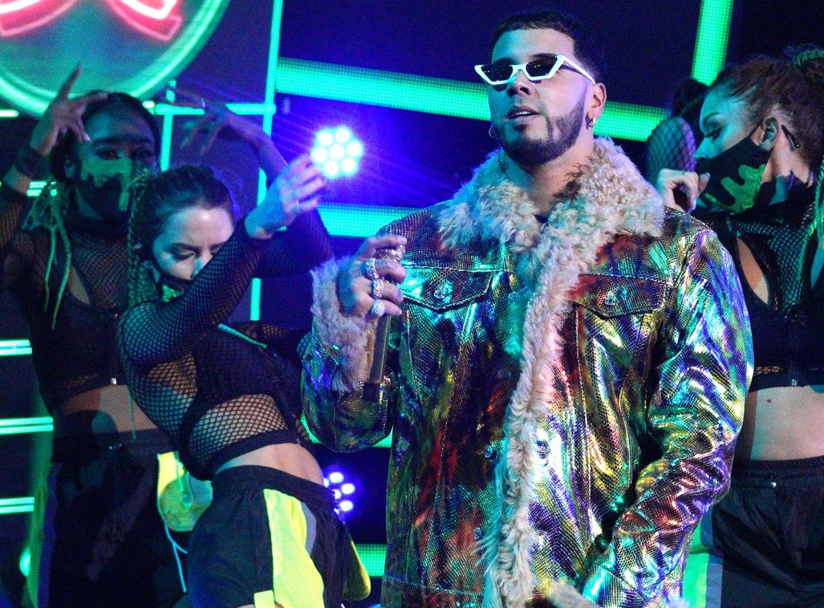 Yailin La M s Viral Presume Extra a Tanga En El Espejo Mientras Anuel AA Se Pregunta Qu Nos 