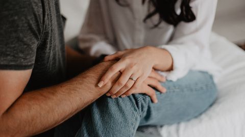 Británico dejó a su novia de 10 años por refugiada ucraniana que la pareja recibió en su casa