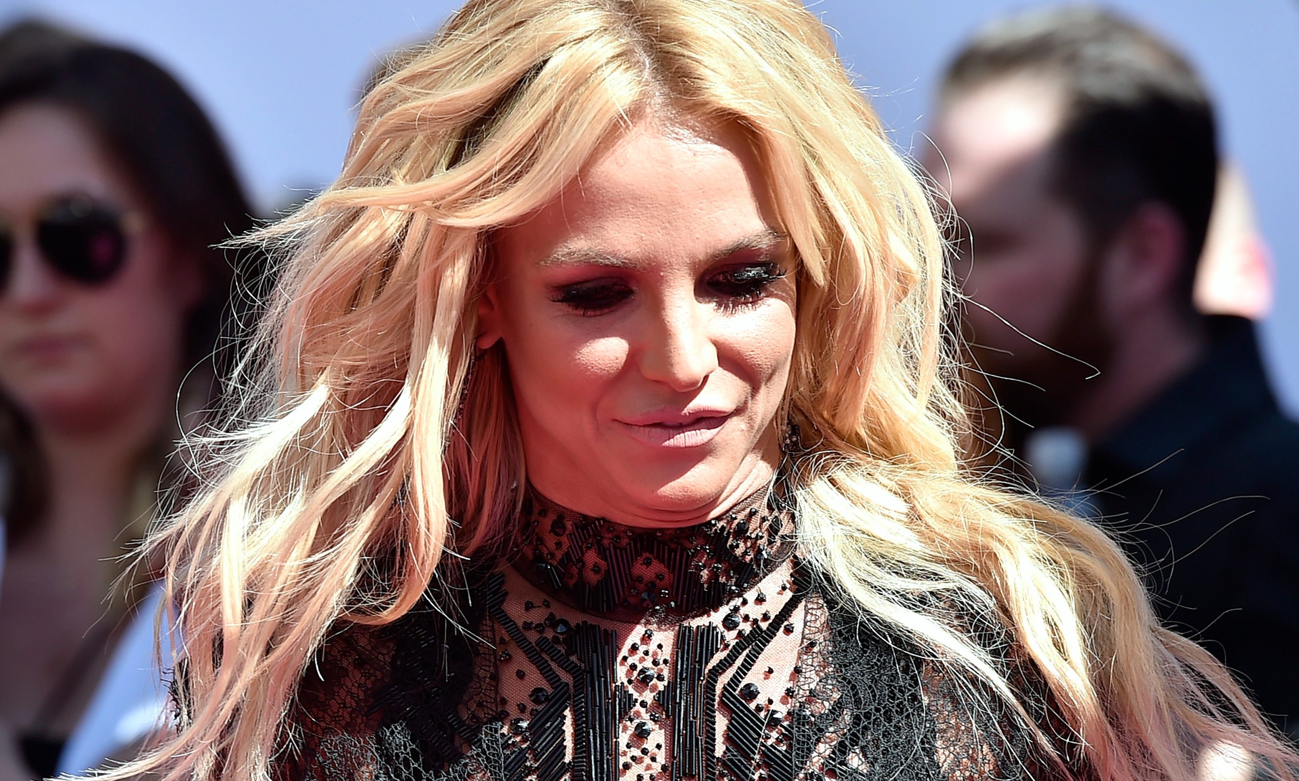 Britney Spears Compares Herself To Jennifer Lopez On Social Networks ...