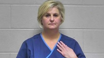 Doctora de Kentucky pagó $7,000 dólares a agente encubierto del FBI para matar a ex esposo