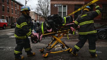 Explosión en Pennsylvania deja 5 muertos y algunos residentes atrapados en casas destruidas