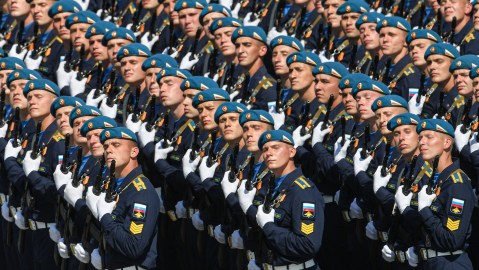 Festejo del 'Día de la Victoria' marca un momento potencialmente peligroso para Ucrania en la guerra