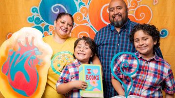 Familias como la de Wendy Orellana celebran el Festival Anual de Palabras. (Cortesía)