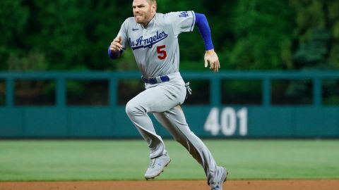 Freddie Freeman corriendo las bases.