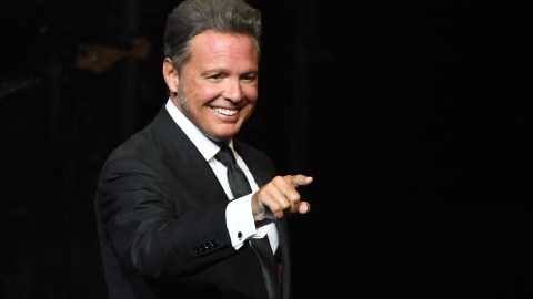 Luis Miguel presentándose en el Colosseum de Caesars Palace en Las Vegas, Nevada.