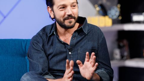 Diego Luna en "The IMDb Show".