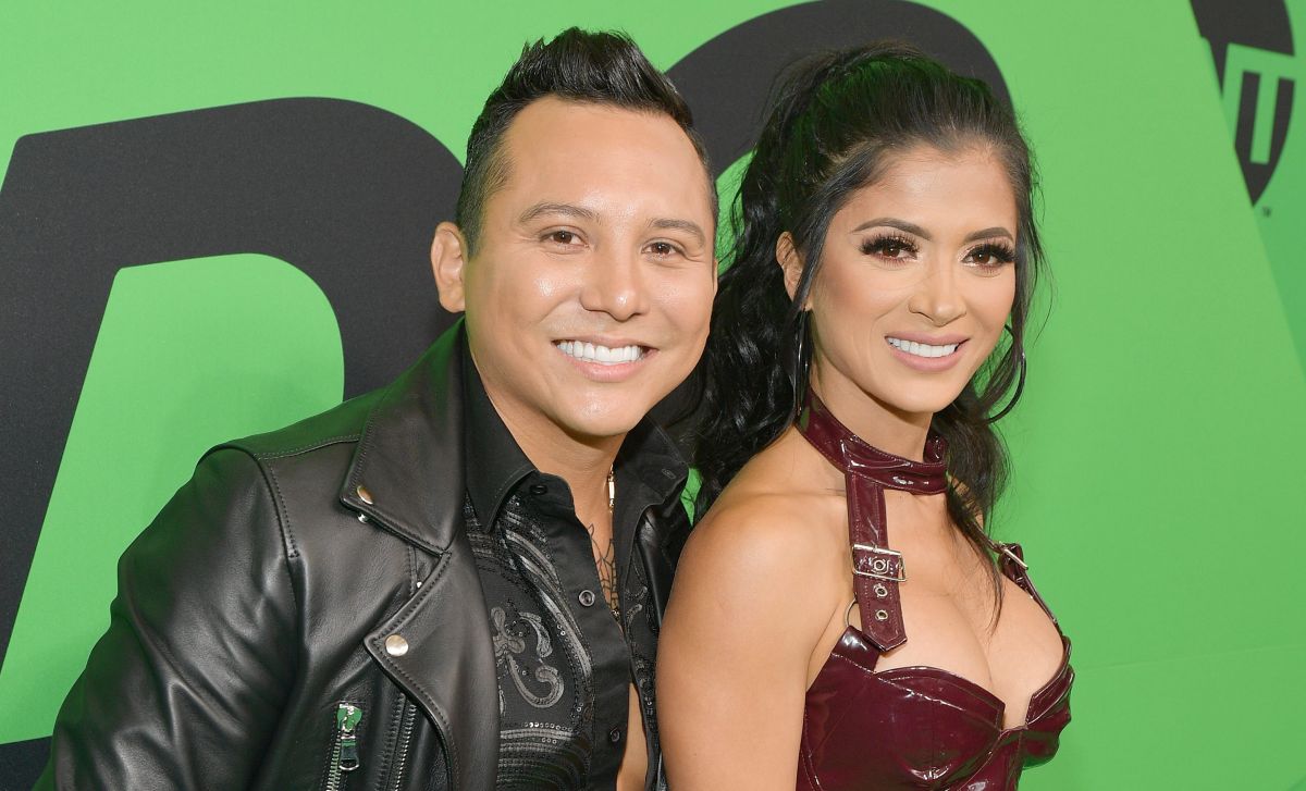 Fans mock Edwin Luna for wearing the same underwear as his wife, Kimberly Flores