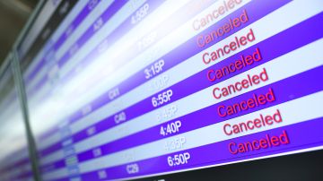 Miles de vuelos se han cancelado ya durante el fin de semana de Memorial Day.