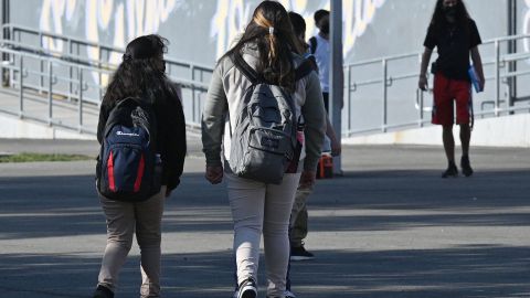 Students walk to their classrooms at a public middle school in Los Angeles, California, September 10, 2021. - Children aged 12 or over who attend public schools in Los Angeles will have to be fully vaccinated against Covid-19 by the start of next year, city education chiefs said September 9, 2021, the first such requirement by a major education board in the United States. (Photo by Robyn Beck / AFP) (Photo by ROBYN BECK/AFP via Getty Images)