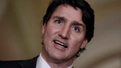 Trudeau presenta un proyecto para congelar la compra de armas en Canadá