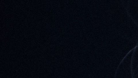 Angelina Jolie hablando en una conferencia, anunciando una versión bipartidista modernizada de la Violence Against Women Act (VAWA).