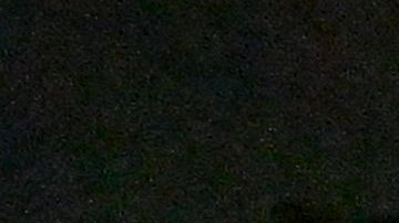 Un periodista cuelga en la Secretaría de Gobernación las fotos de colegas asesinados en México en 2022.