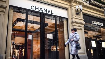 Ha pasado un siglo, pero Chanel No. 5 sigue marcando tendencia.