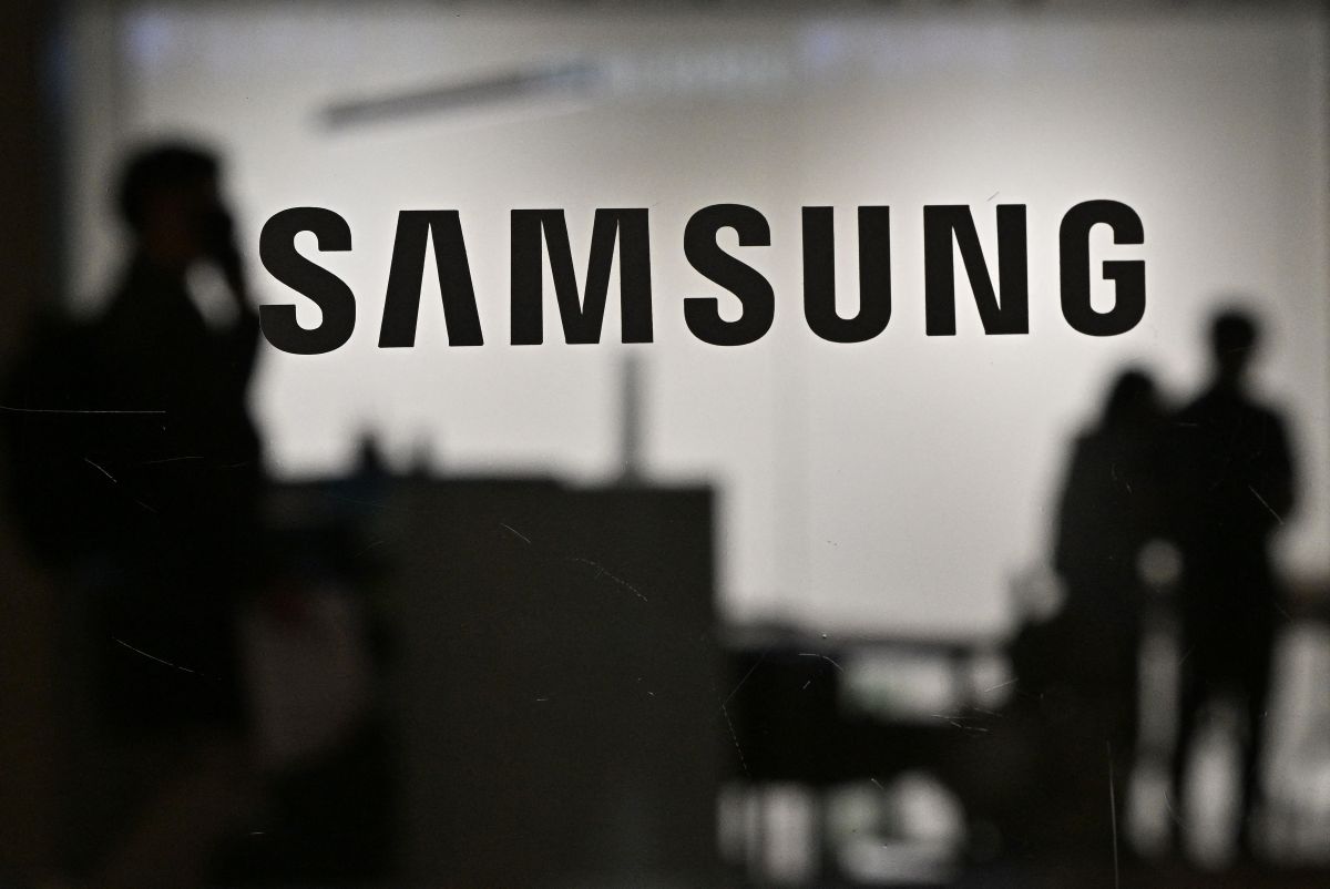 En total más de 900 grupos pro consumidores demandan que Samsung vuela a incluir los cargadores con la venta de teléfonos