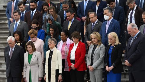 Legisladores de EE.UU. guardan silencio cuando el país alcanzó más de 1 millón de muertes por COVID.