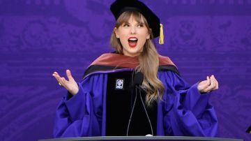 Con un divertido discurso, Taylor Swift recibe su doctorado honorífico de la NYU
