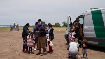La Administración Biden implementó un proceso acelerado de atención a inmigrantes que piden asilo.