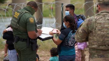 Texas pide a juez detener aplicación de nueva regla de asilo de Biden