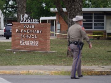 La escuela primaria Robb en Uvalde, Texas, donde murieron 14 niños y un maestro en un tiroteo.