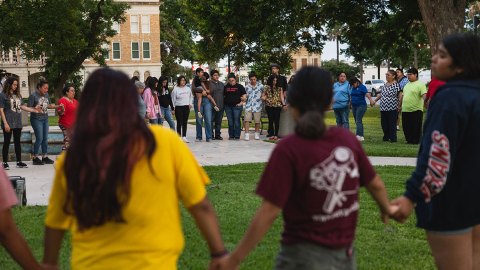 México mantiene asistencia consular a personas afectadas por el tiroteo en escuela de Uvalde, Texas