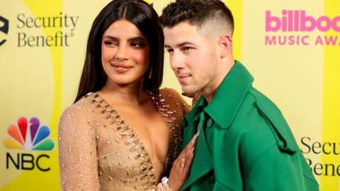 Nick Jonas y Priyanka Chopra muestran foto de su hija, después de estar 100 días en cuidados intensivos