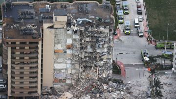 Víctimas del derrumbe de condominio en Florida llegan a un acuerdo de $997 millones