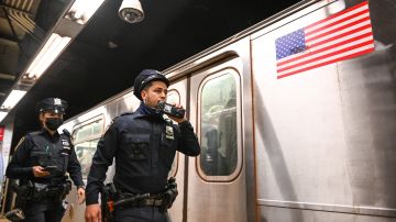 Un hombre muere en un tiroteo "no provocado" en el Metro de Nueva York