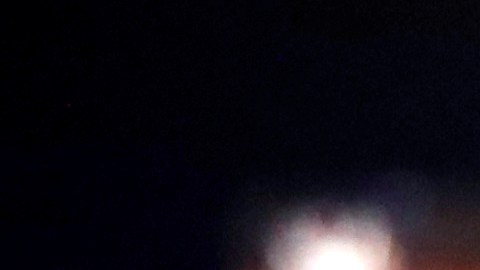 Shakur Stevenson (der.) fue demasiado para el mexicano Óscar Valdez y unificó los títulos superpluma.