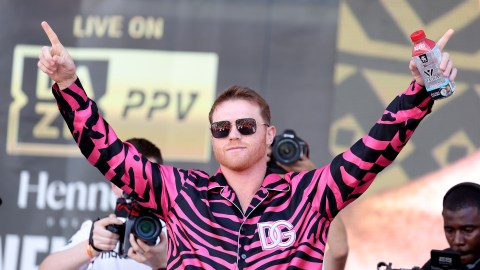 El Canelo Álvarez previo a su lucha contra Dmitry Bivol.