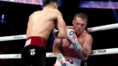 Saúl Álvarez vs. Dmitry Bivol