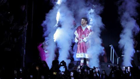 Saúl "Canelo" Álvarez hizo un ingreso espectacular, pero luego en el ring no brilló.