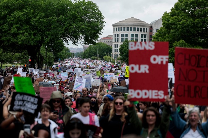 Manifestantes por el derecho al aborto durante la marcha el 14 de mayo de 2022 en Washington, D.C.