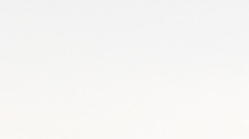 Un monumento honra a las víctimas del tiroteo fuera del mercado de Tops, en Buffalo, NY.