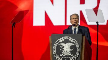 CEO de la Asociación Nacional del Rifle es ridiculizado en plena convención celebrada en Houston