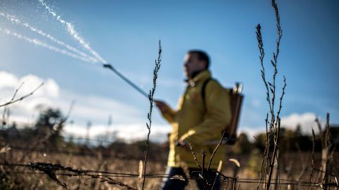 ¿Es la orina humana la respuesta a la actual escasez de fertilizantes?