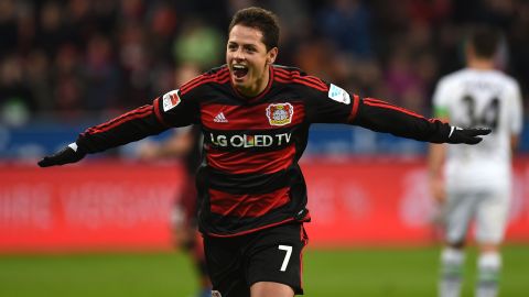 El director deportivo del Bayer Leverkusen recuerda al “Chicharito” Hernández como un artillero letal.