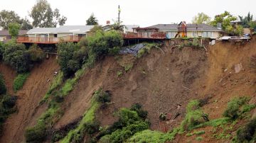 LOS ANGELES - FEBRUARY 22: A small swimming pool hangs off the top of a 200-foot-tall crumbling mud cliff that threatens to drop four homes above the Arroyo Seco Wash on February 22, 2005 in the Los Angeles, California area community of Highland Park. A severe weather cell is poised to arrive this afternoon. Forecasters say that by tomorrow, this could be the third wettest season on record and with two months left in the season, it could be the rainiest season since records began in 1877. (Photo by David McNew/Getty Images)