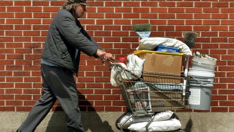 Anuncian programa que otorga 500 dólares mensuales a familias pobres de Chicago