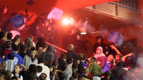 Los hinchas del Hajduk Split salieron molestos por la derrota.