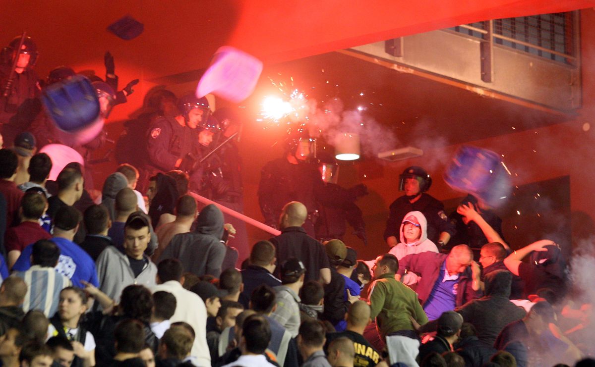 Los hinchas del Hajduk Split salieron molestos por la derrota.