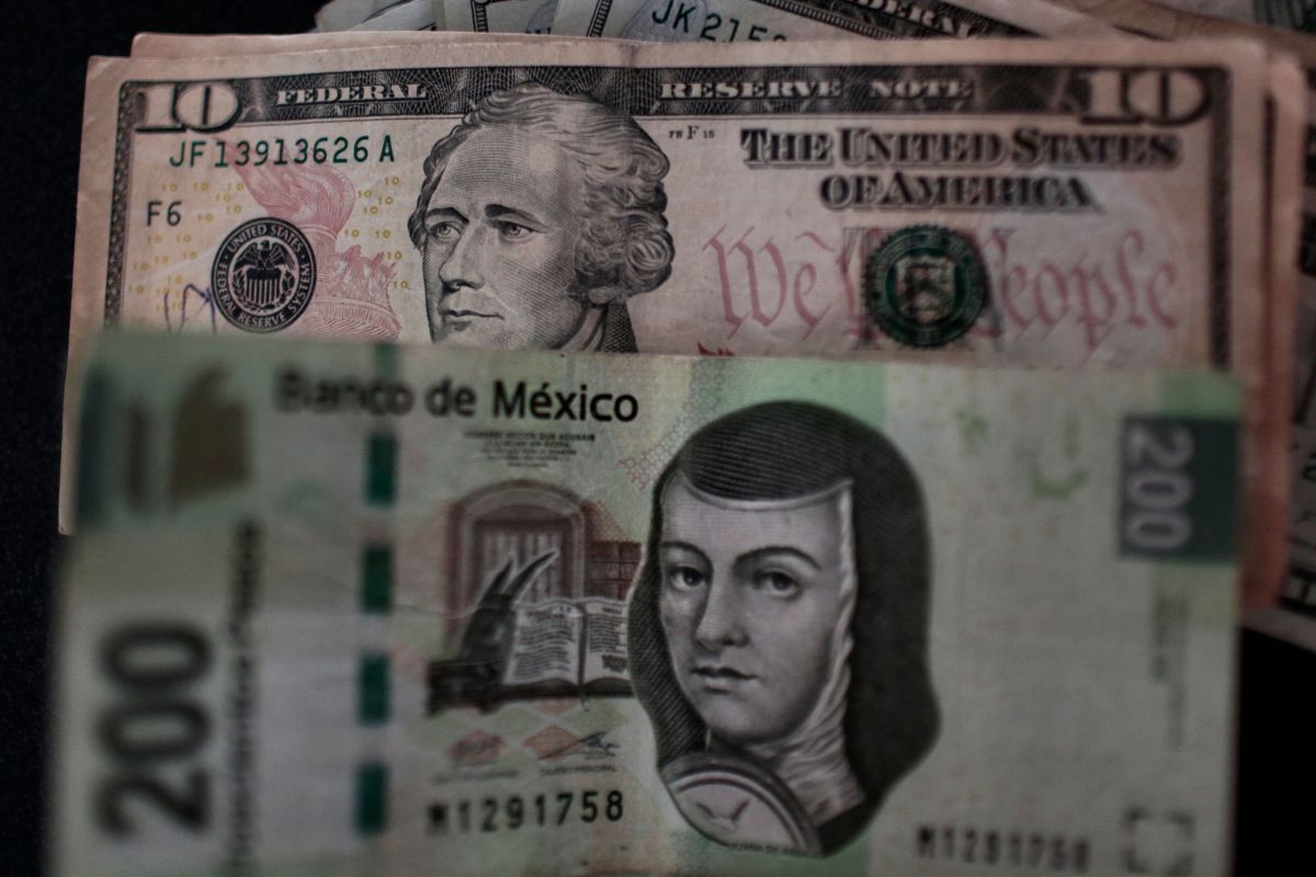 El dólar se deprecia levemente ante el peso mexicano.